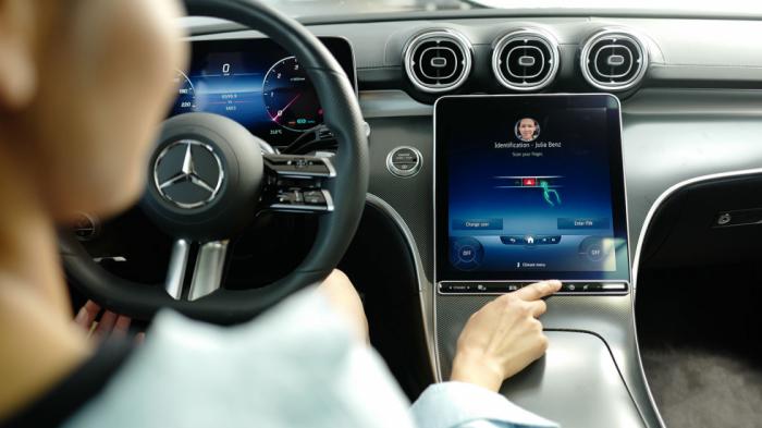 Mercedes: Πληρωμές για καύσιμο/φόρτιση με το δακτυλικό αποτύπωμα!  